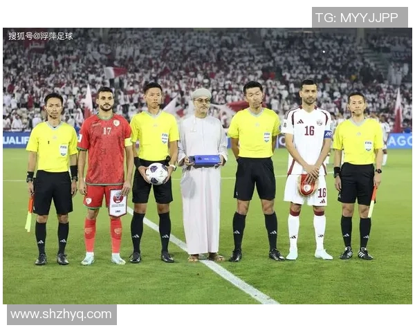 足球场上小球迷与球星共谱梦想篇章激励年轻一代追逐足球梦想